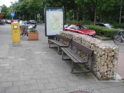 Der von der CDU entworfene Gremmendorfer Dorfplatz Der von der CDU entworfene Gremmendorfer Dorfplatz lädt immer zum Verweilen ein! Jedenfalls findet man hier immer ein Plätzchen zum Ausruhen...